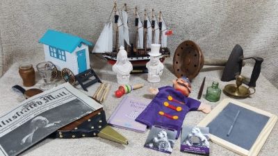 Image of contents in Victorians artefacts box