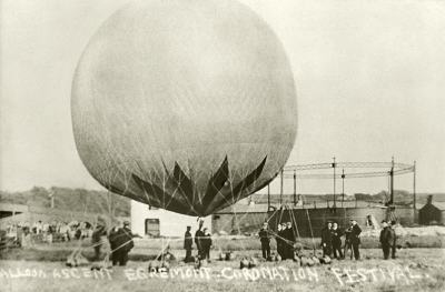 Balloon ascent of Capt. Spencer at the Coronation Festival for George V in Egremont, 1911